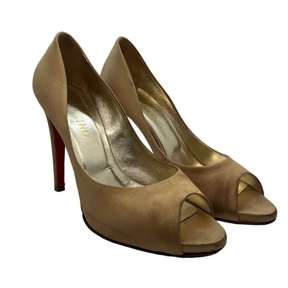 Valentino Garavani Gold Satin Pumps Heels Size 37 (US 6)